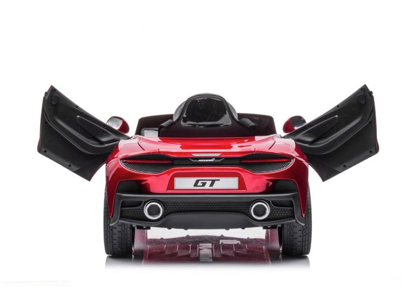Mclaren Gt - Rood  De McLaren GT 12v is een echte blikvanger! Met zijn muziekmodule, lederen stoel en rubberen EVA-banden is dit een speelgoedauto waar elk kind van droomt. Met twee 12Kidzcruisers