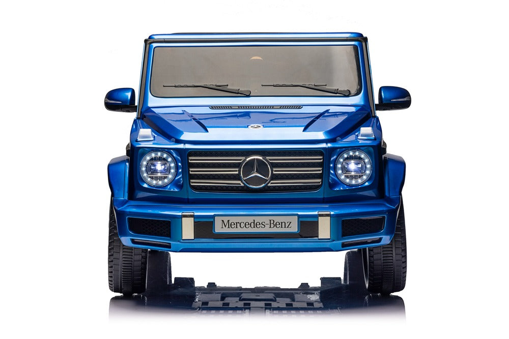 Mercedes-Benz G500 - Blauw  De Mercedes-Benz G500 is een echte blikvanger! Met zijn muziekmodule, leren stoel en EVA rubberbanden (XMX627) is dit een echte must-have voor elke kleine autoliefheKidzcruisers